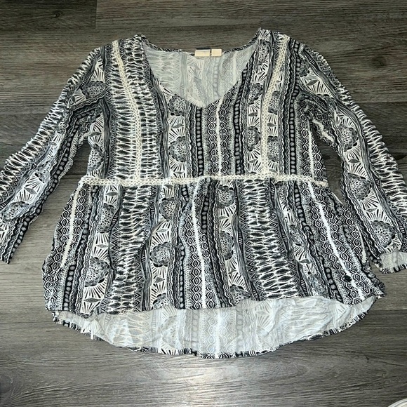 ROXY BLACK AND WHITE FLOWY BLOUSE - Picture 1 of 3